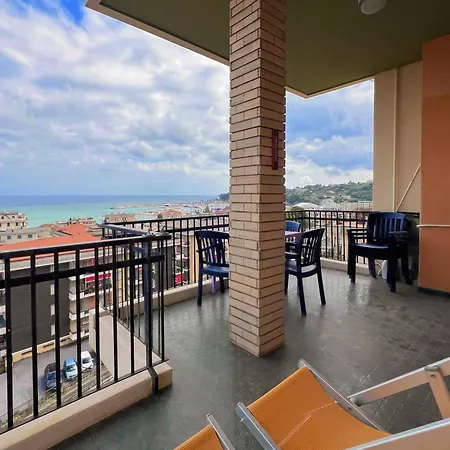 Apartment Ampio Con Vista Varazze